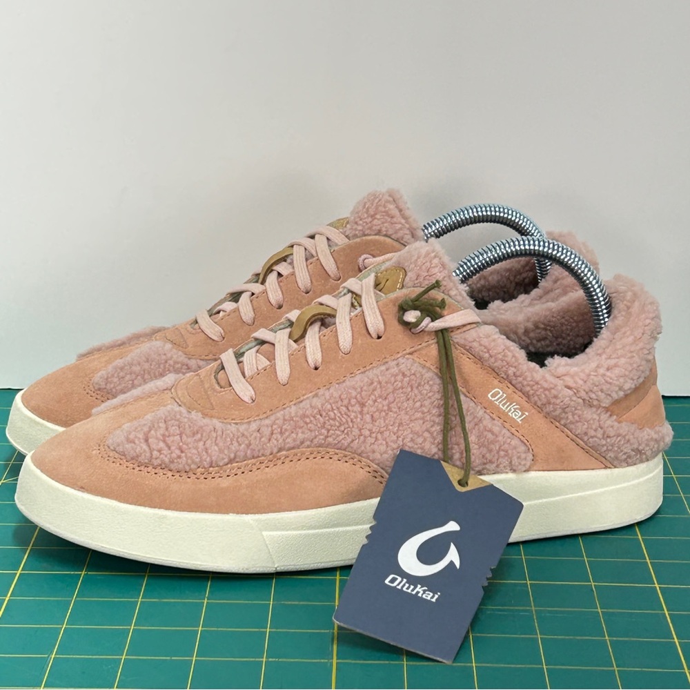 OluKai Kilea Heu Suede Womens 9.5 Pink Sneaker Fleece Trim Comfort Shoe LaceUp